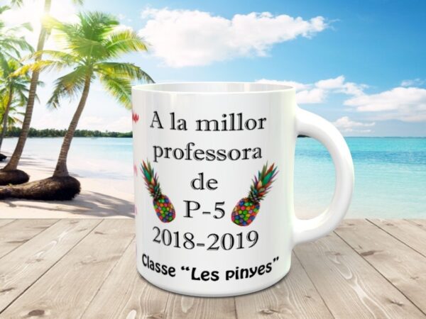 Taza para profesores con el nombre de los alumnos