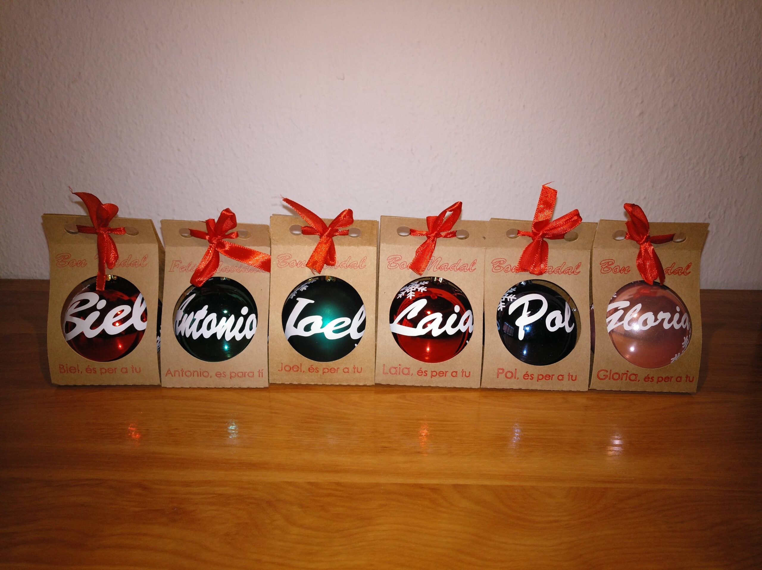 Bolas de navidad con nombre y caja personalizada