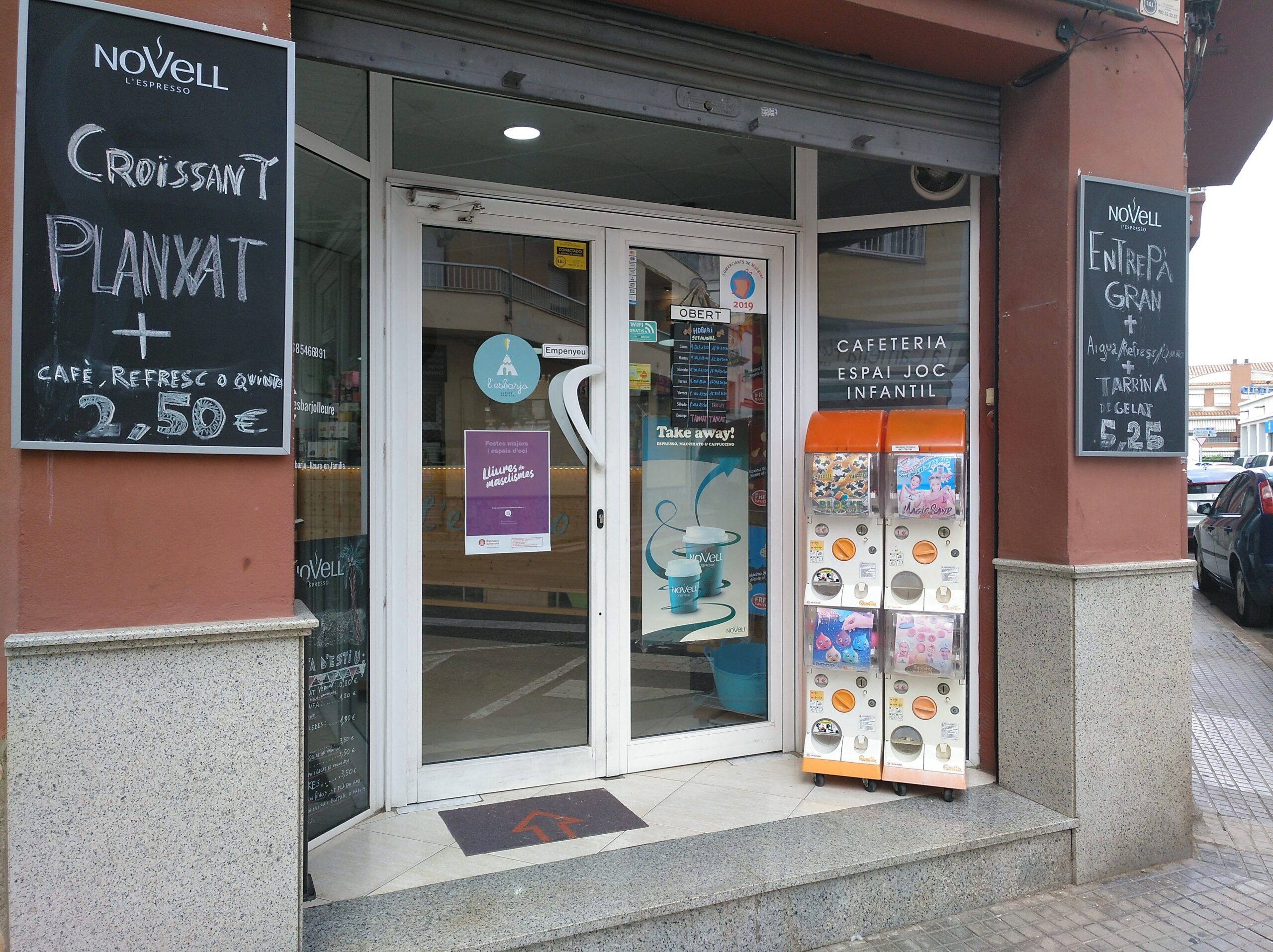 Puerta zona infantil esbarjo venta de bolas de navidad Lausearte